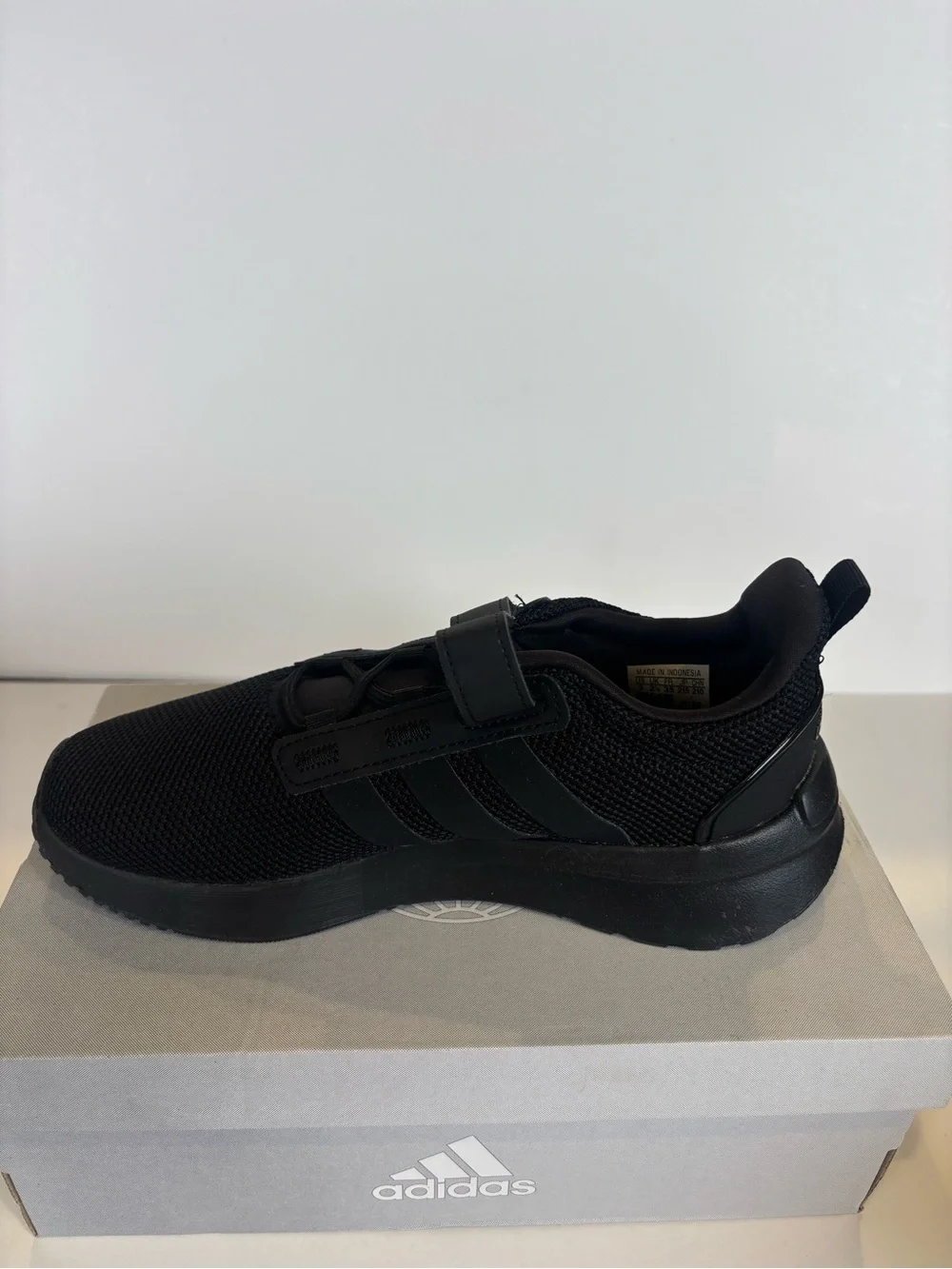 NWT adidas Kids Racer TR21 C Triple Black Sneakers Sz 3